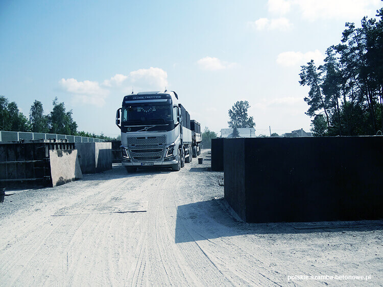 Transport szamb betonowych  w Wiśle